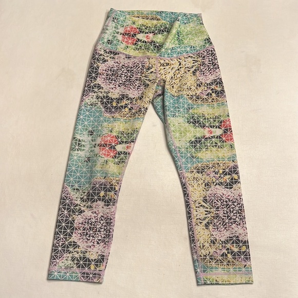 12. Lululemon Wunder Under Crop II *Full-On Luon Paradise Grid Very Green Multi - Picture 1 of 4